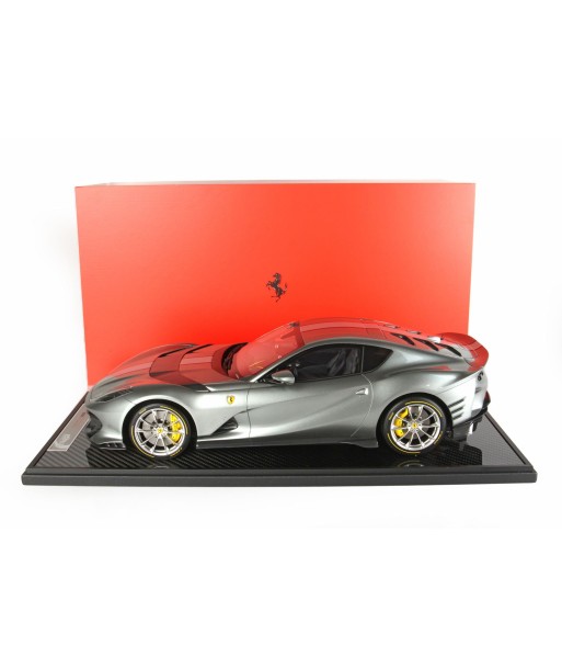 Ferrari 812 Competizione 1/12 scale model Faites des économies